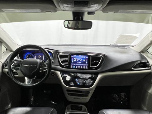 Used 2020 Chrysler Pacifica Touring-L Plus FWD image 18