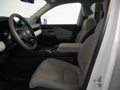 Used 2023 Honda Pilot LX image 15
