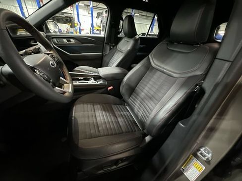 Used 2026 Ford Explorer ST-Line w/ ST-Line Street Pack AWD/4WD image 17