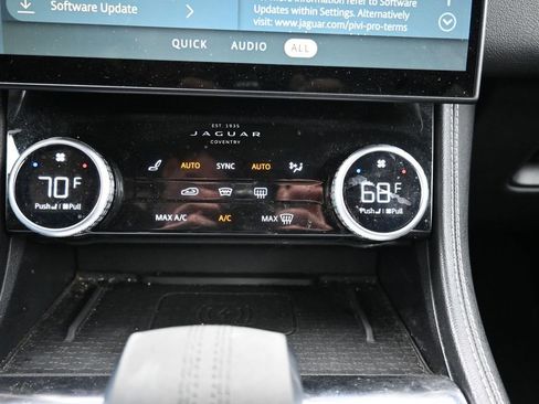 Used 2024 Jaguar F-PACE R-Dynamic S image 12