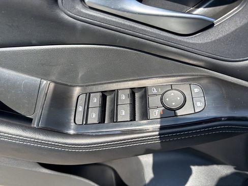 Used 2025 Nissan Rogue SV image 25