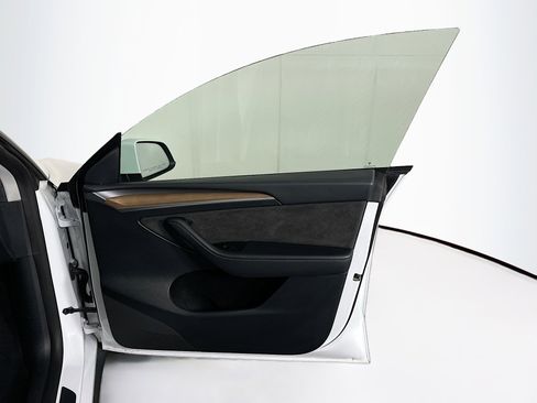 Used 2023 Tesla Model Y Long Range image 30