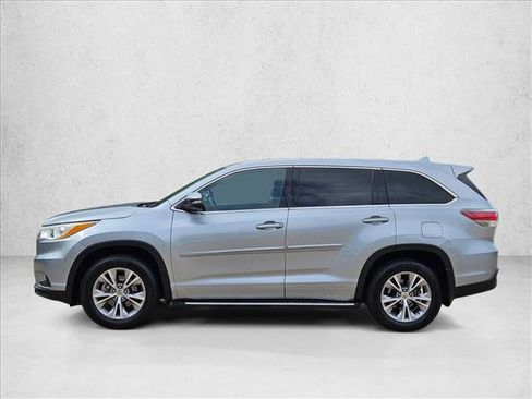 Used 2015 Toyota Highlander Plus FWD image 9