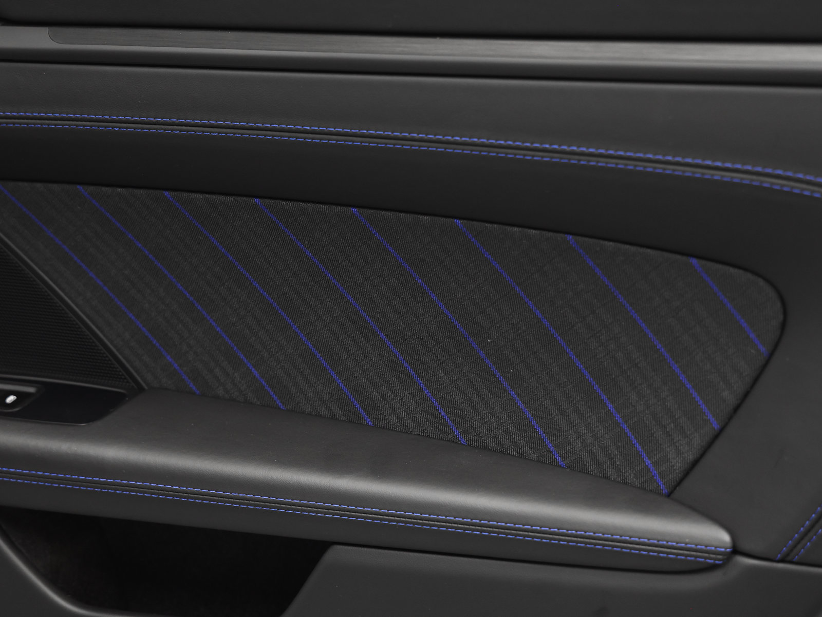 Certified 2025 Porsche 911 Carrera T RWD image 28