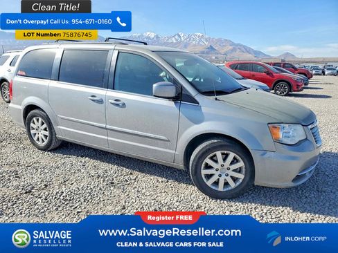 Used 2016 Chrysler Town & Country Touring image 5
