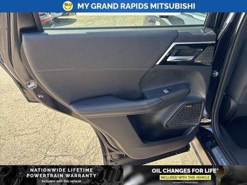 New 2026 Mitsubishi Outlander SE AWD/4WD image 11
