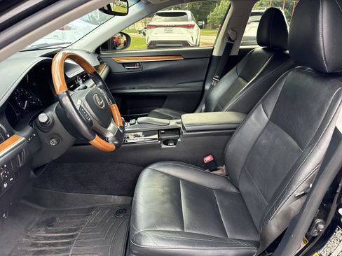 Used 2015 Lexus ES 300h w/ Navigation System Package FWD image 10