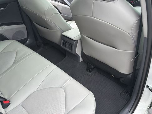 Used 2024 Toyota Camry XLE FWD image 16