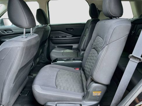 Used 2025 Nissan Pathfinder SV w/ SV Premium Package FWD image 24