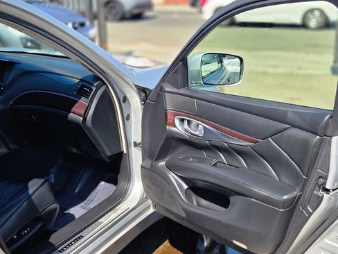 Used 2012 INFINITI M35 w/ Premium Pkg RWD image 25