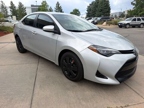 Used 2017 Toyota Corolla LE w/ Carpet Mat Package (TMS) FWD image 4