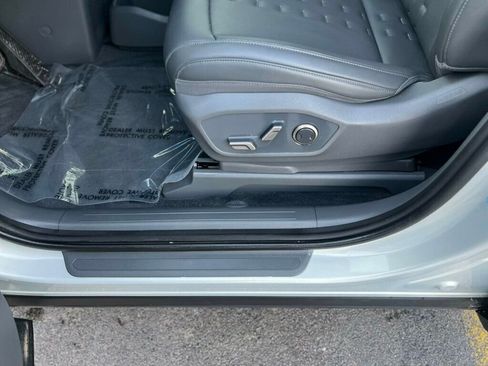 Used 2024 Kia EV9 Wind image 11