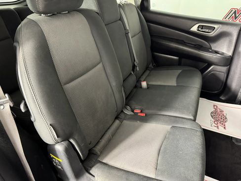 Used 2020 Nissan Pathfinder S FWD image 35