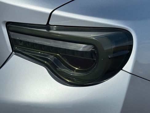 Used 2017 Toyota 86 RWD image 8