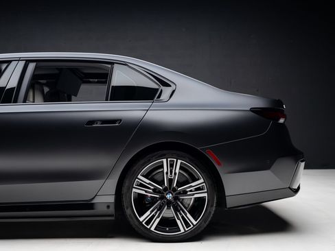 Used 2023 BMW i7 xDrive60 AWD/4WD image 20