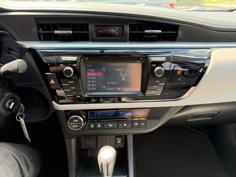 Used 2015 Toyota Corolla LE FWD image 31