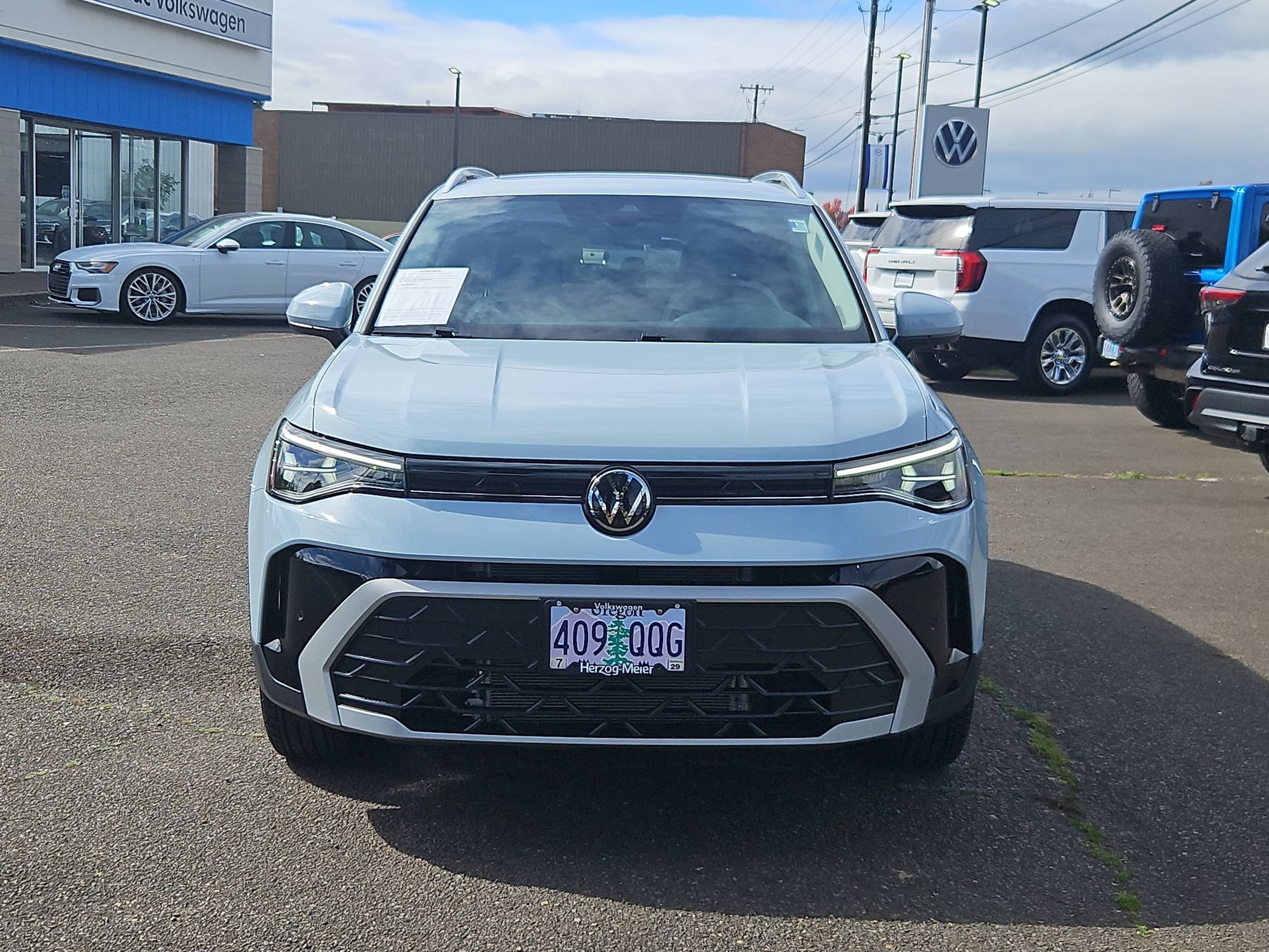 Used 2025 Volkswagen Taos SE w/ Panoramic Sunroof Package AWD/4WD image 8