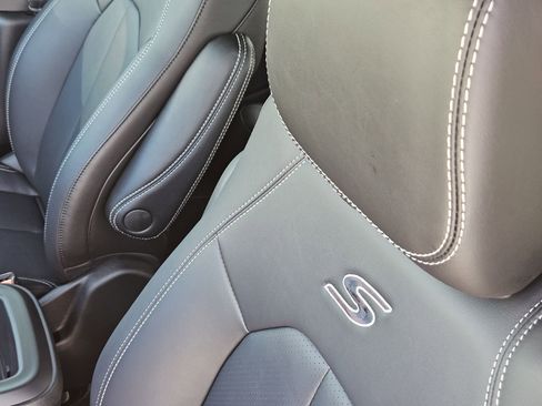 New 2026 Chrysler Pacifica Select w/ S Appearance Package FWD image 24