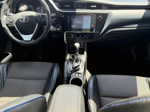 Used 2017 Toyota Corolla SE w/ SE Premium Package FWD image 10