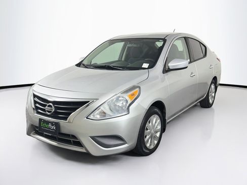 Used 2016 Nissan Versa SV FWD image 3