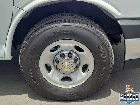Used 2025 Chevrolet Express 3500 LT w/ LT Preferred Equipment Group RWD image 5