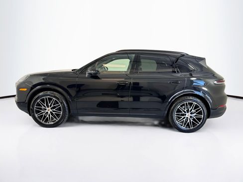 Certified 2025 Porsche Cayenne image 2