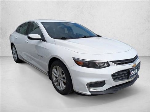 Used 2018 Chevrolet Malibu LT image 3