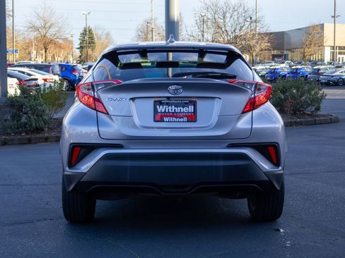 Used 2019 Toyota C-HR XLE image 8