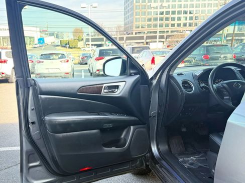 Used 2015 Nissan Pathfinder SL w/ SL Tech Package image 9