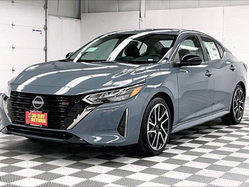 New 2025 Nissan Sentra SR w/ SR Premium Package FWD image 3