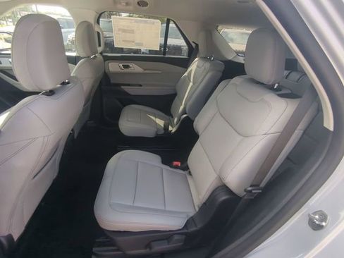 New 2026 Ford Explorer Active RWD image 15