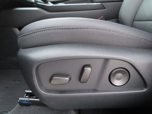 New 2026 Chevrolet Equinox LT w/ Convenience Package II image 9