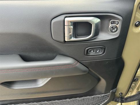 Used 2025 Jeep Wrangler Unlimited Rubicon image 12