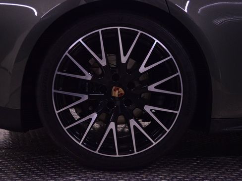 Certified 2025 Porsche Panamera 4 image 13