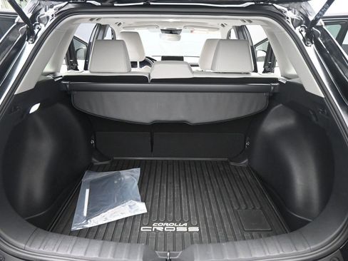 Used 2025 Toyota Corolla Cross LE image 16