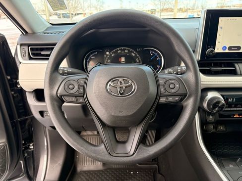 Used 2025 Toyota RAV4 XLE image 21