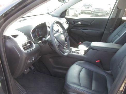 Used 2023 Chevrolet Equinox LT w/ Driver Convenience Package image 3
