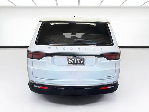 Used 2024 Jeep Wagoneer L Series II w/ Flexible Seating Group RWD image 5