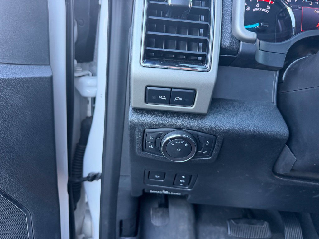 Used 2019 Ford F250 Lariat w/ Lariat Ultimate Package AWD/4WD image 12