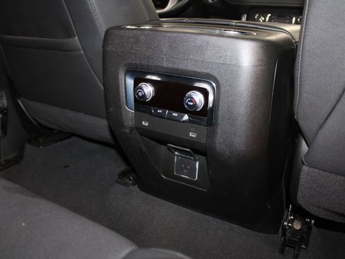 Used 2023 GMC Yukon XL SLT image 36