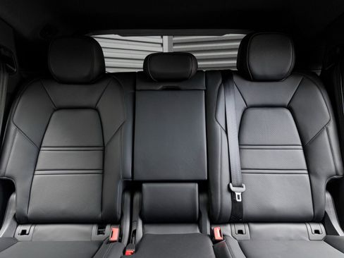 Certified 2025 Porsche Cayenne Coupe image 25