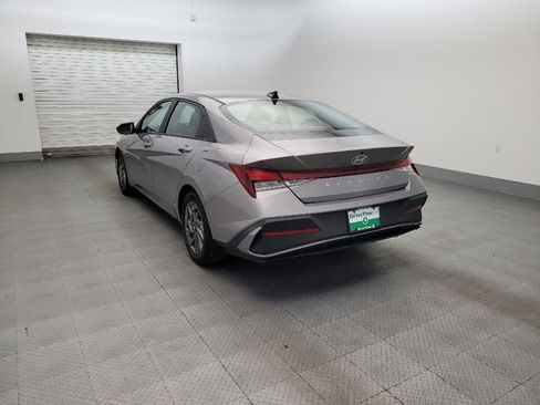 Used 2024 Hyundai Elantra SEL FWD image 5
