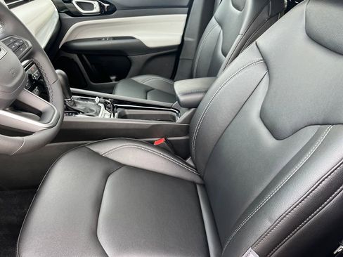 New 2025 Jeep Compass Limited image 15