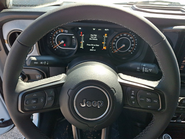 Used 2025 Jeep Gladiator Sport AWD/4WD image 4
