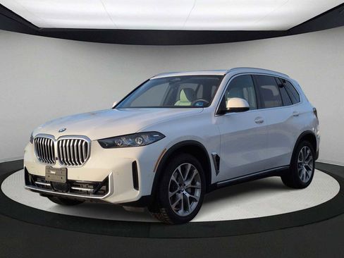 Certified 2024 BMW X5 xDrive40i w/ Premium Package image 4