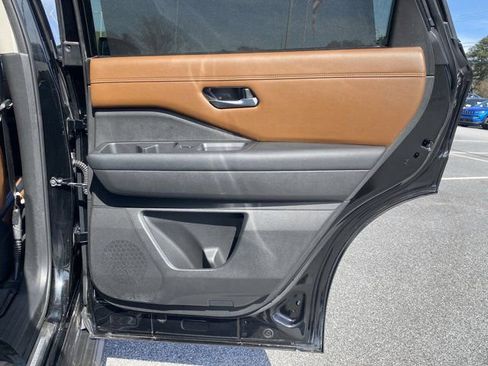 Used 2022 Nissan Pathfinder Platinum w/ Lighting Package (N93) image 30