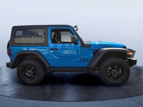 Used 2025 Jeep Wrangler Sport AWD/4WD image 7