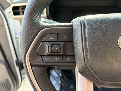 Used 2025 Toyota Tacoma SR5 w/ SR5 Upgrade Package AWD/4WD image 20