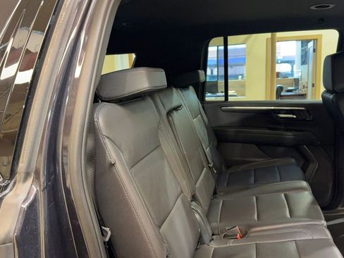 Used 2025 Chevrolet Suburban Z71 image 22