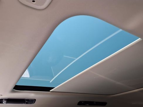 New 2025 Land Rover Range Rover Long Wheelbase SE image 16